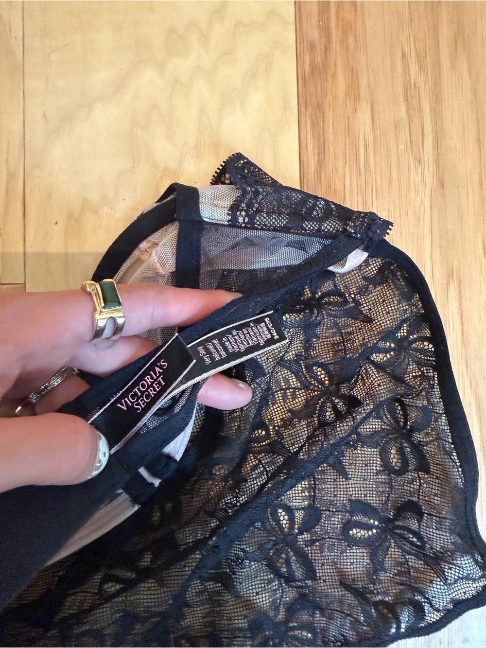 Black Lace Bow detail Halter Neck Bralette - Picture 3 of 3